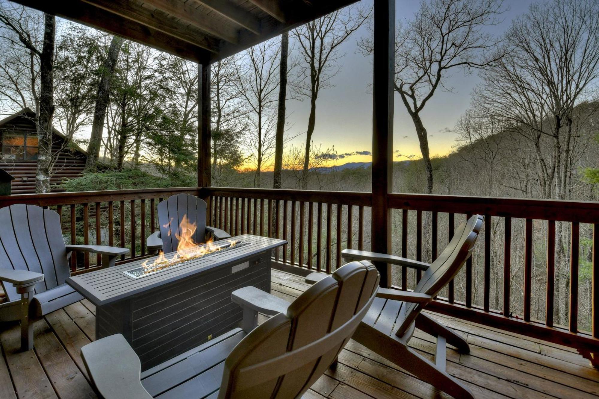 Talking Leaves Hot Tub Firepit And Comfy King Beds Villa Ellijay Eksteriør billede